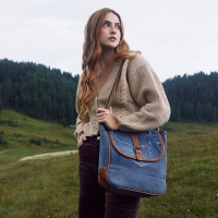 DENIM BAG schoudertas van gerecyclede jeans met leer