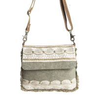 SAGE zachtgroene crossbody van gerecyclede canvas en leer