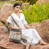 STONEY schoudertas grijs canvas, leer & koeienhuid