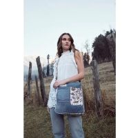 FLORA denim schoudertas met bloemenprint